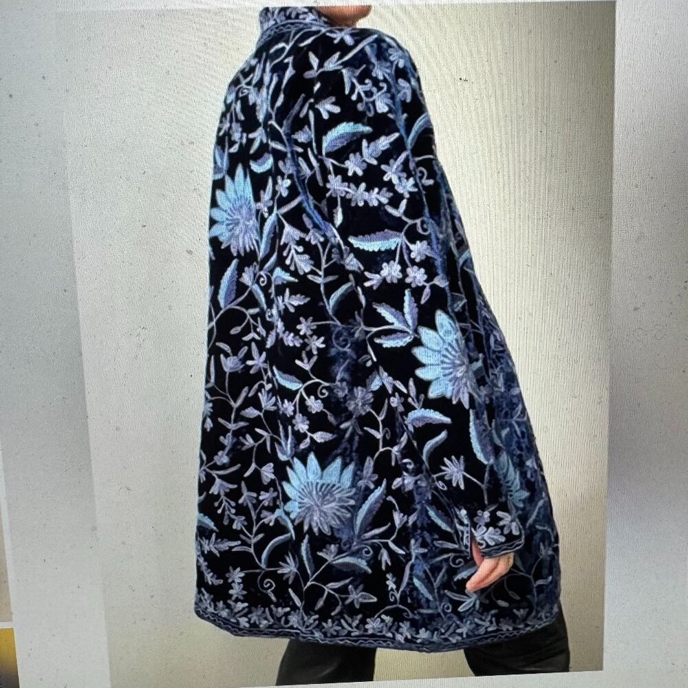Beautiful Soft Surrounding Heavily Embroidered Navy Velvet Mugal Jacket. Size XL - Picture 3 of 11